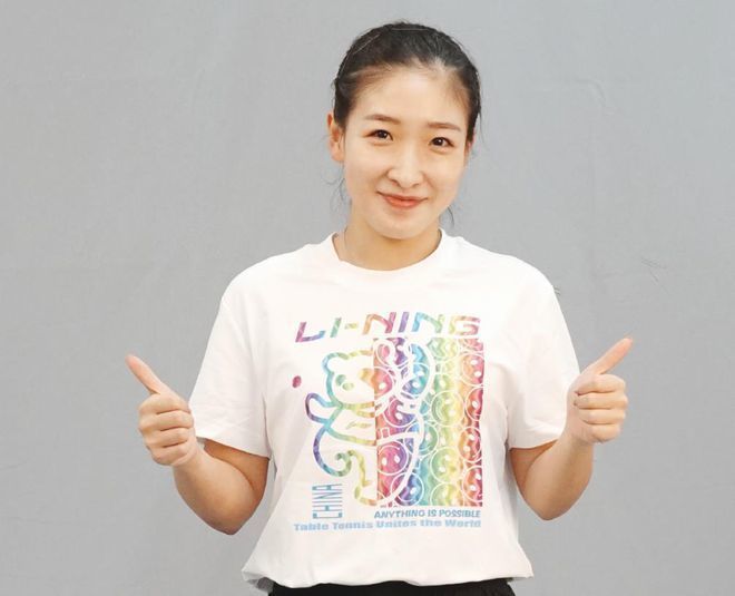 美女尿尿